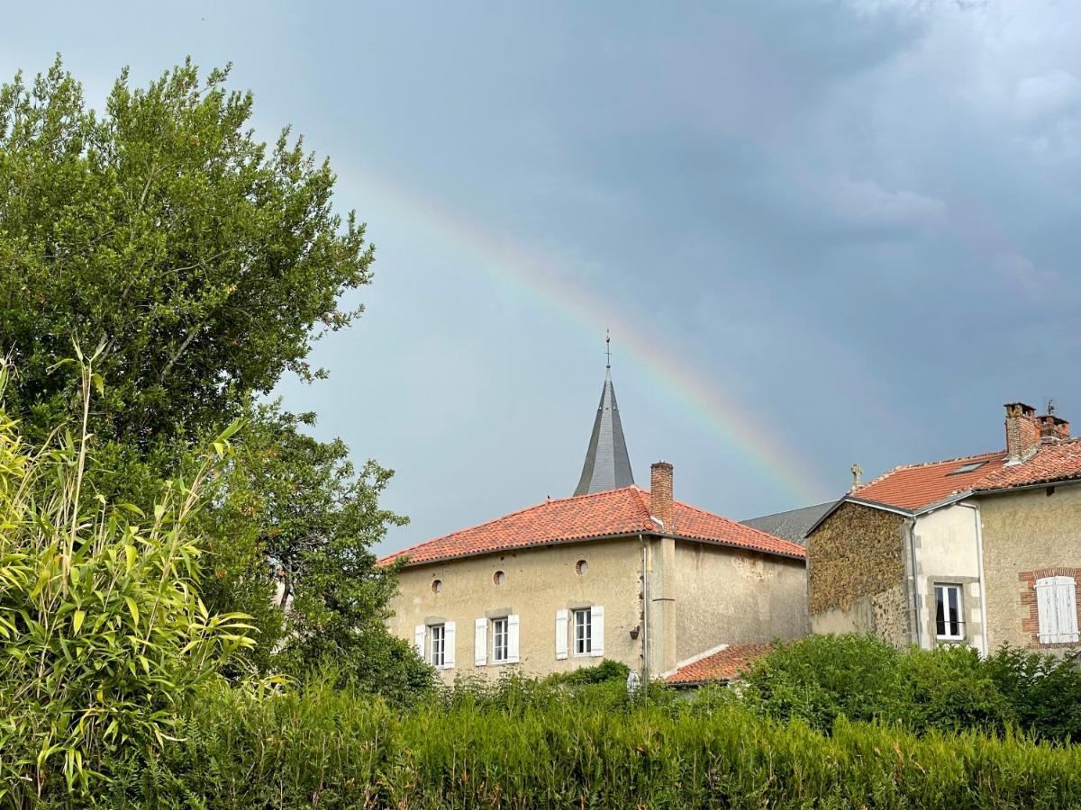 לינה וארוחת בוקר Mezieres-sur-Issoire Maison Hirondelles Hotes מראה חיצוני תמונה